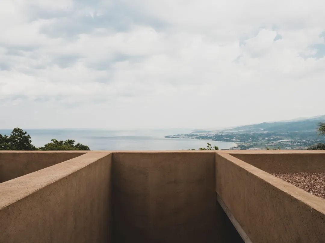 MORQ 建筑事务所打造简约纯粹的意大利海滨别墅-38