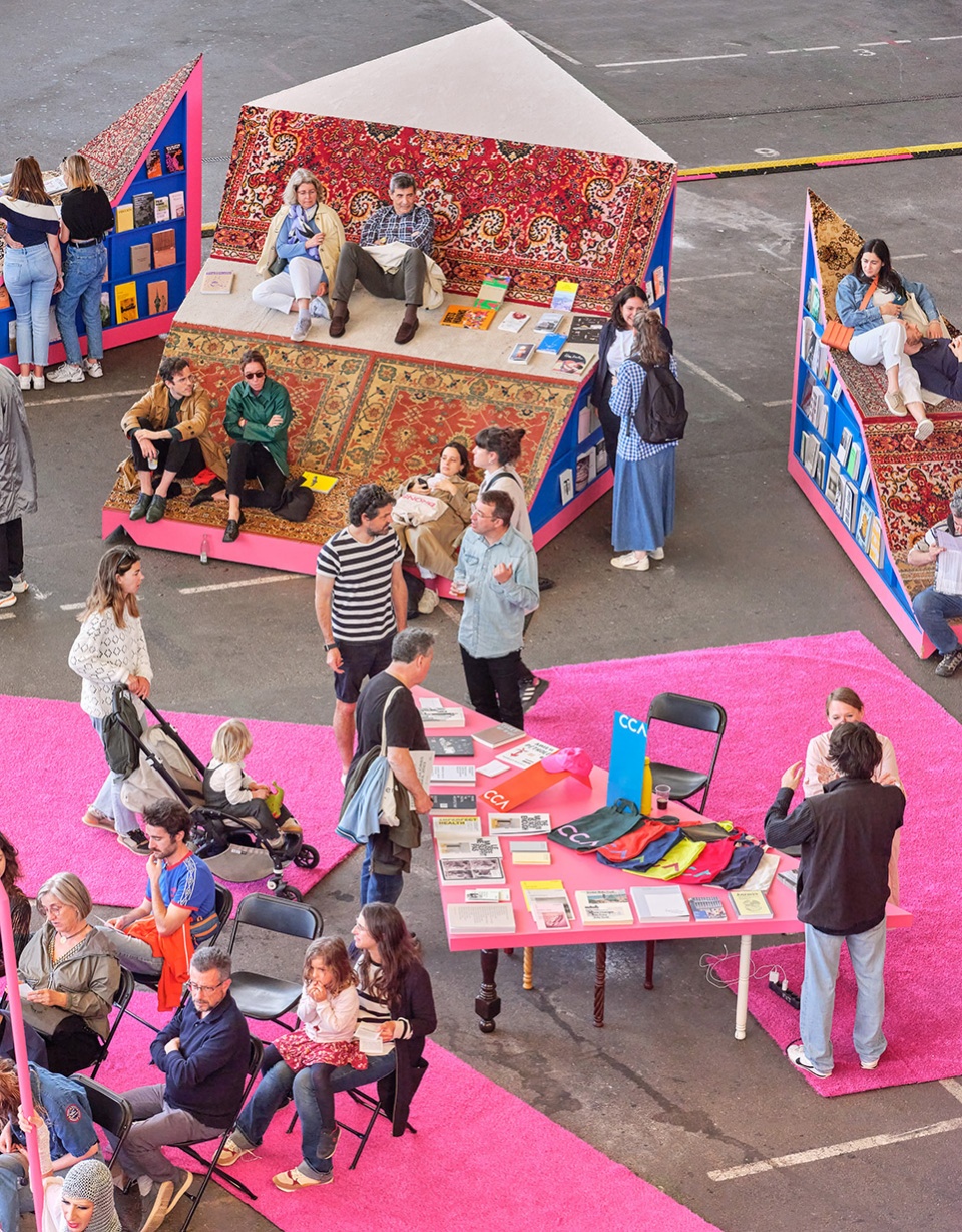 巴塞罗那快闪装置“游牧者集会”,激发市场互动-17