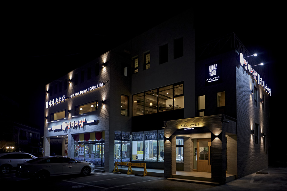 现代简约 80 平咖啡厅设计 点亮空间的艺术-28