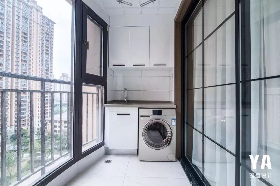 四口之家的现代温馨之家-49