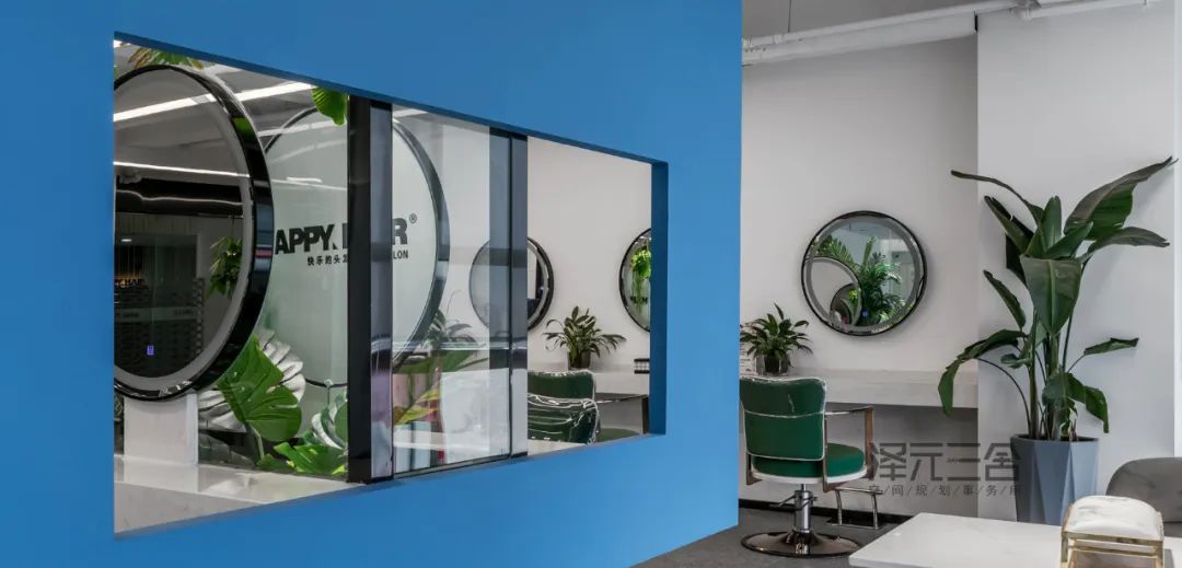 《快乐秀发》个性鲜明,绿色与蓝色交织的未来感空间-68