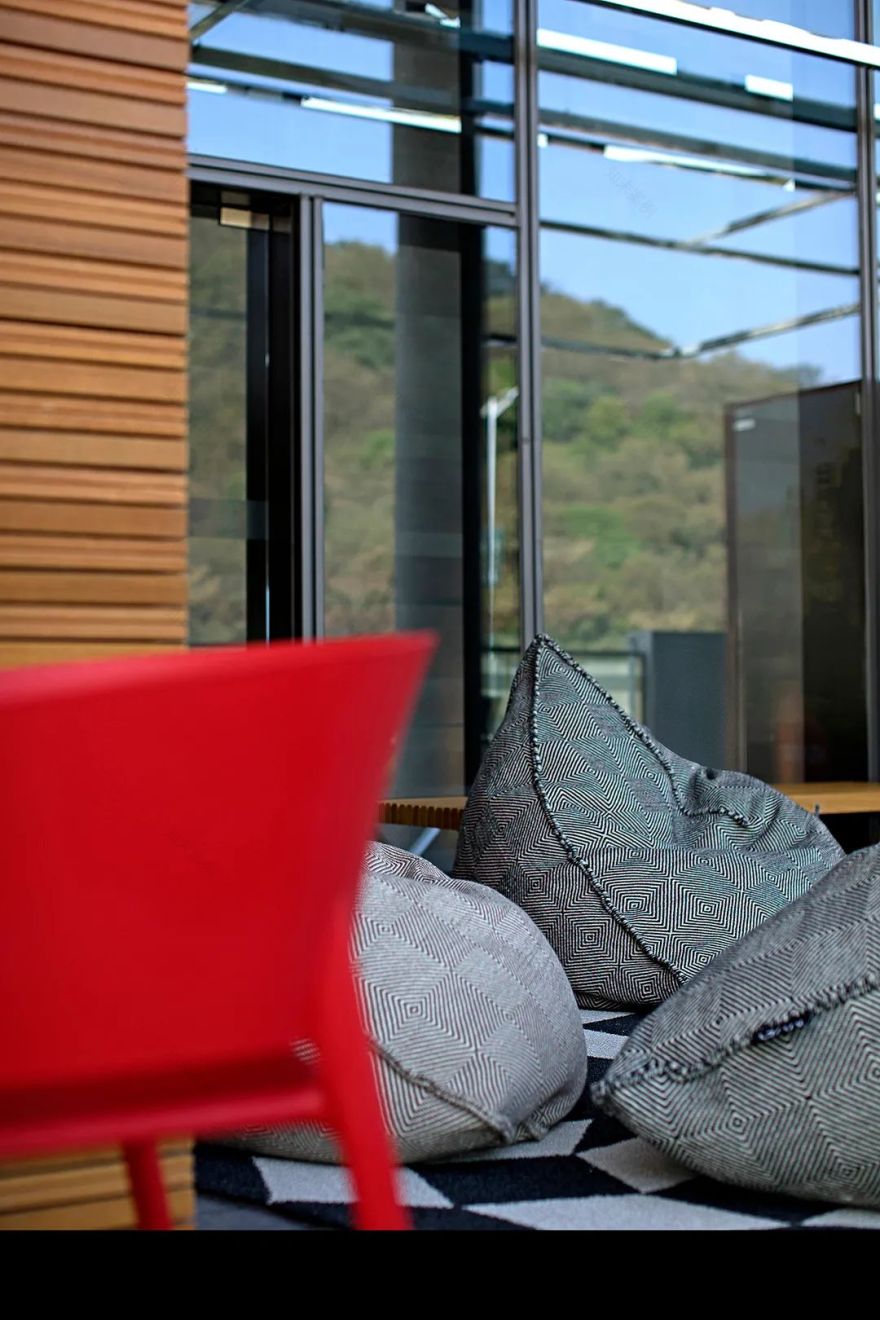 打造现代化科技展示及体验型专业公共图书馆-31