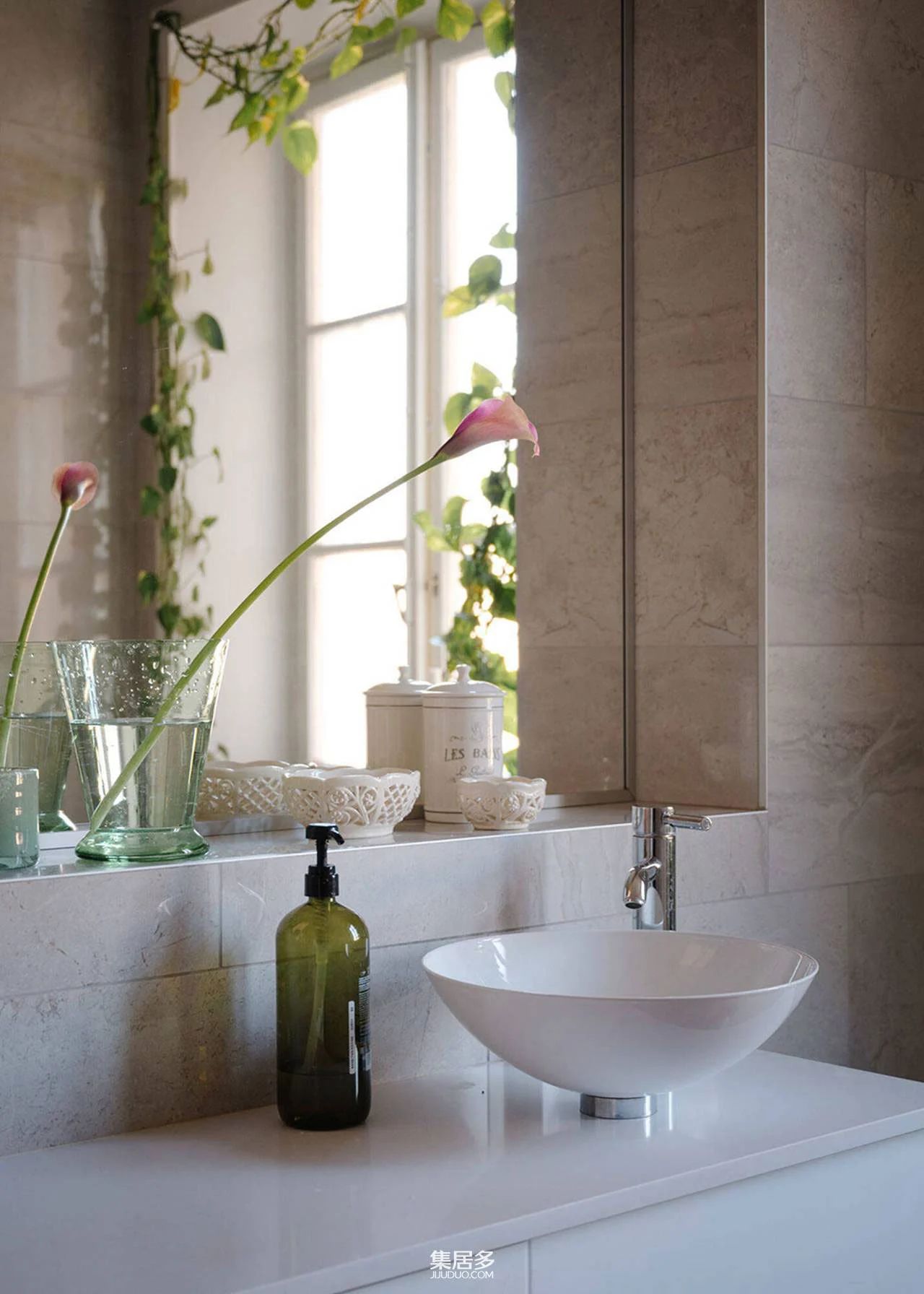 创意四溢的白色斯堪的纳维亚公寓丨瑞典斯德哥尔摩-24