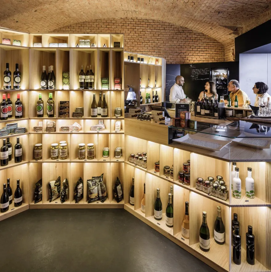 灵活多变的西班牙风情商铺设计-22