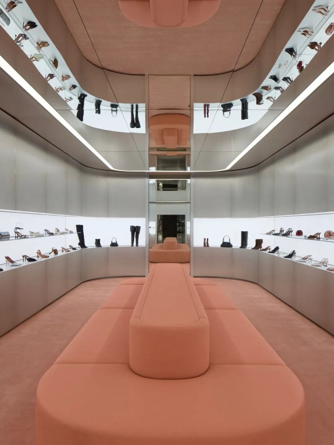 Amina Muaddi迪拜购物中心精品店丨阿联酋迪拜-9