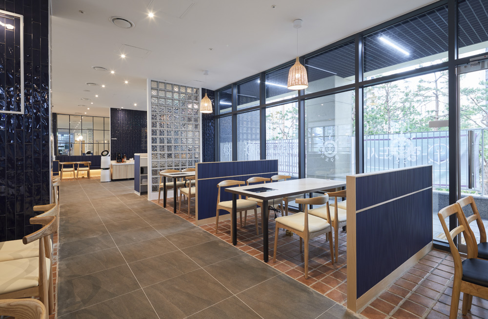 现代简约的海鲜烧烤店设计-20