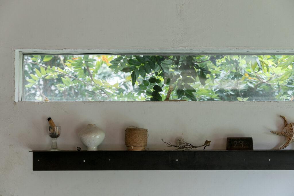 建築デザイナーの自邸　鎌倉の緑豊かな高台に建つ 居心地の良い小さな平屋 | Style of Life | 100%LiFE-4