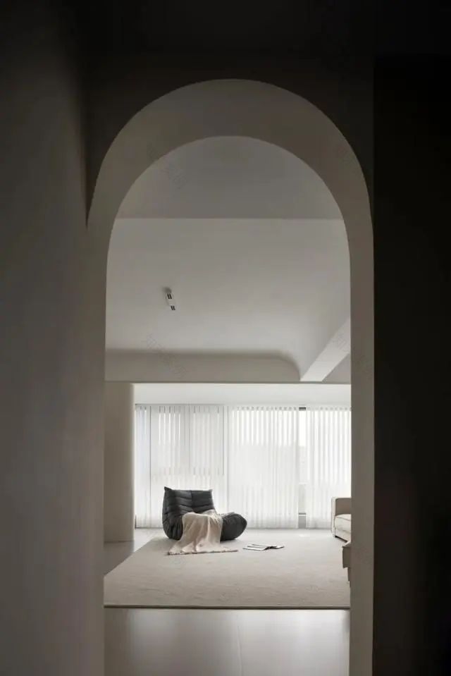 140㎡现代奶油风住宅设计-43