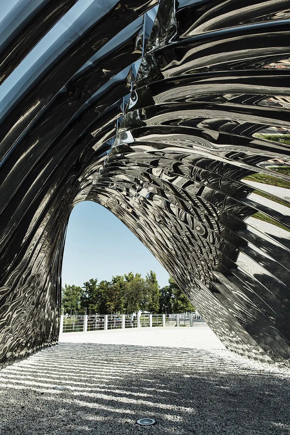 波兰弗罗茨瓦夫市 NAWA 公共雕塑 | 创新结构与环境的完美融合-28