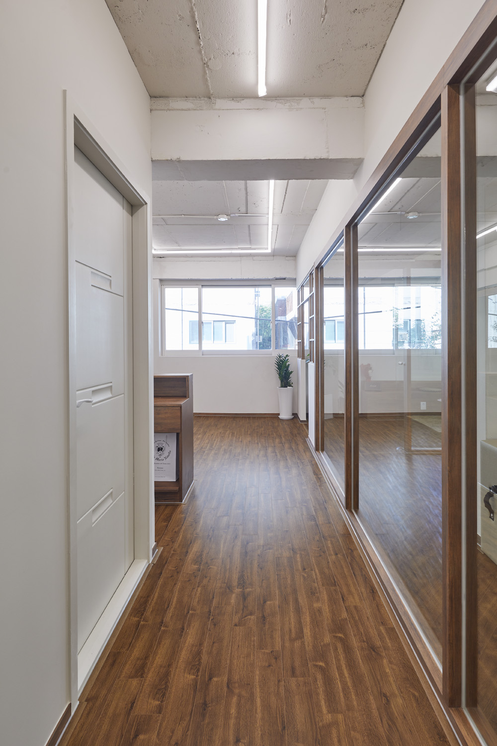 白色木纹，打造温馨 20 平米小空间-13