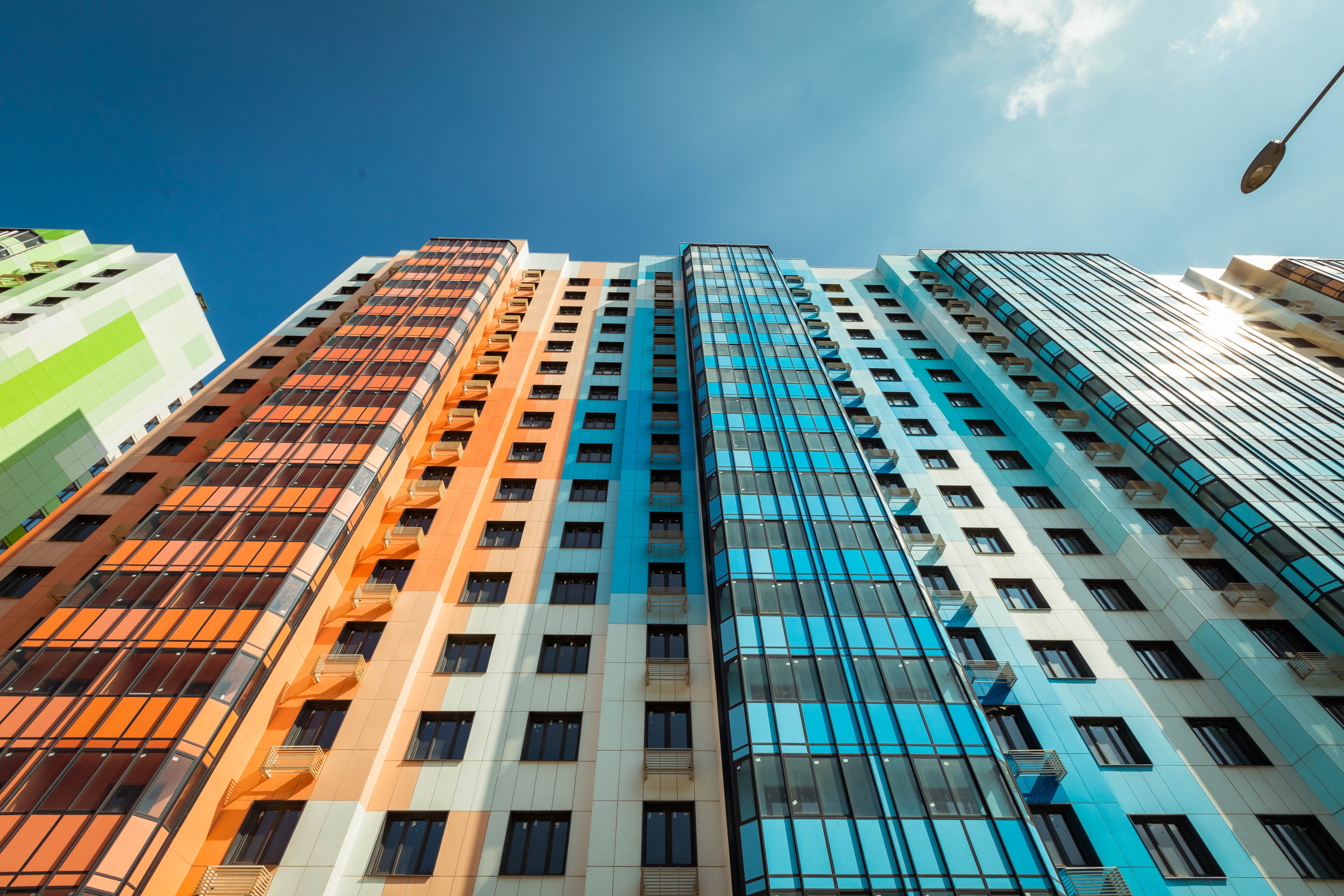 莫斯科郊区新住宅区 | 多彩立面与人性化公共空间的融合-10