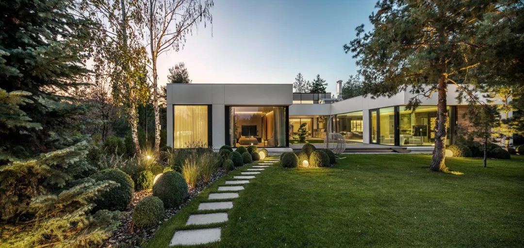 725㎡极简主义别墅,自然之美与生活品质的完美融合-18