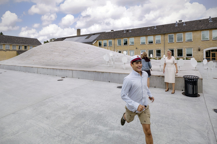 甘默尔赫勒鲁普高中 大-9