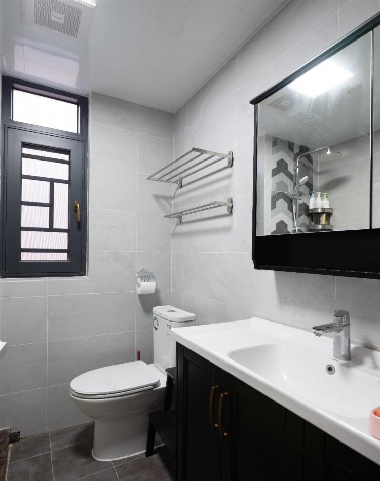 老房翻新变简约大气三房两厅-30