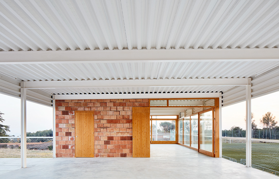 Matadepera球场观赛台,市政体育设施的支持性空间 / BAMMP Arquitectes-15