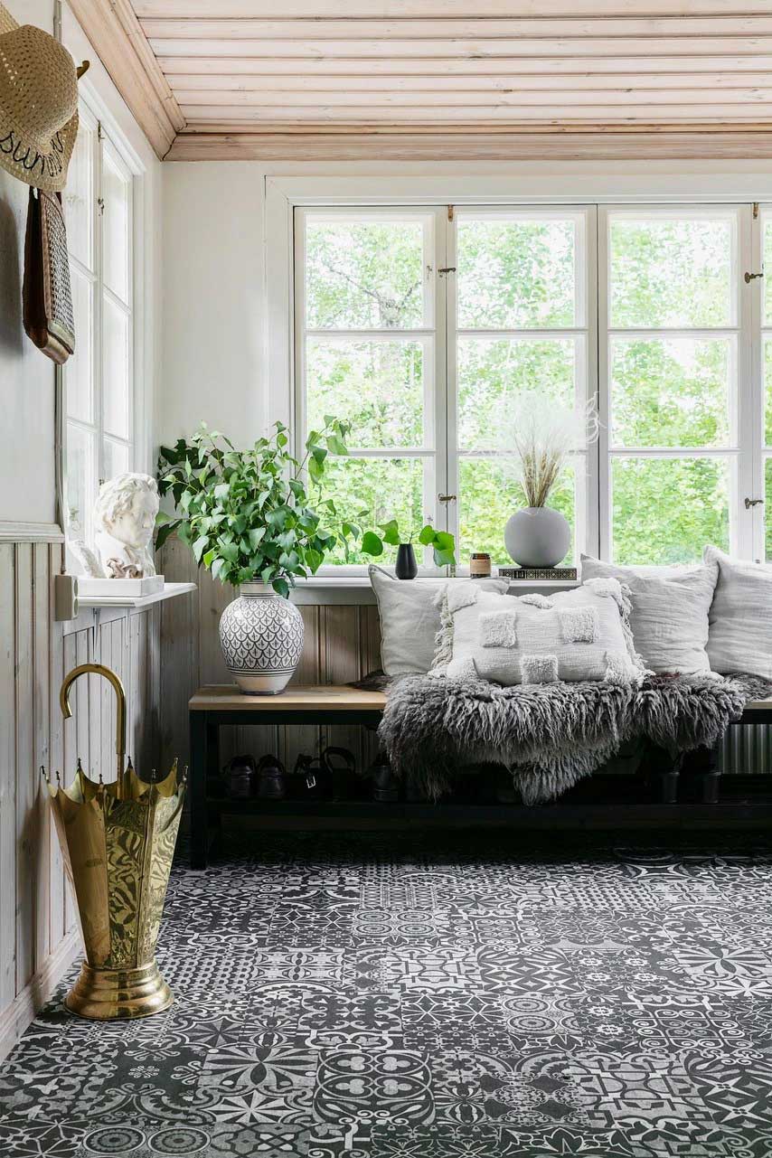 瑞典森林边缘的复古温馨木屋-6