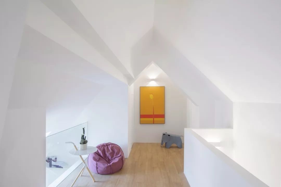 135m²怪异阁楼,创意爆改为艺术画廊式舒适三层!-63