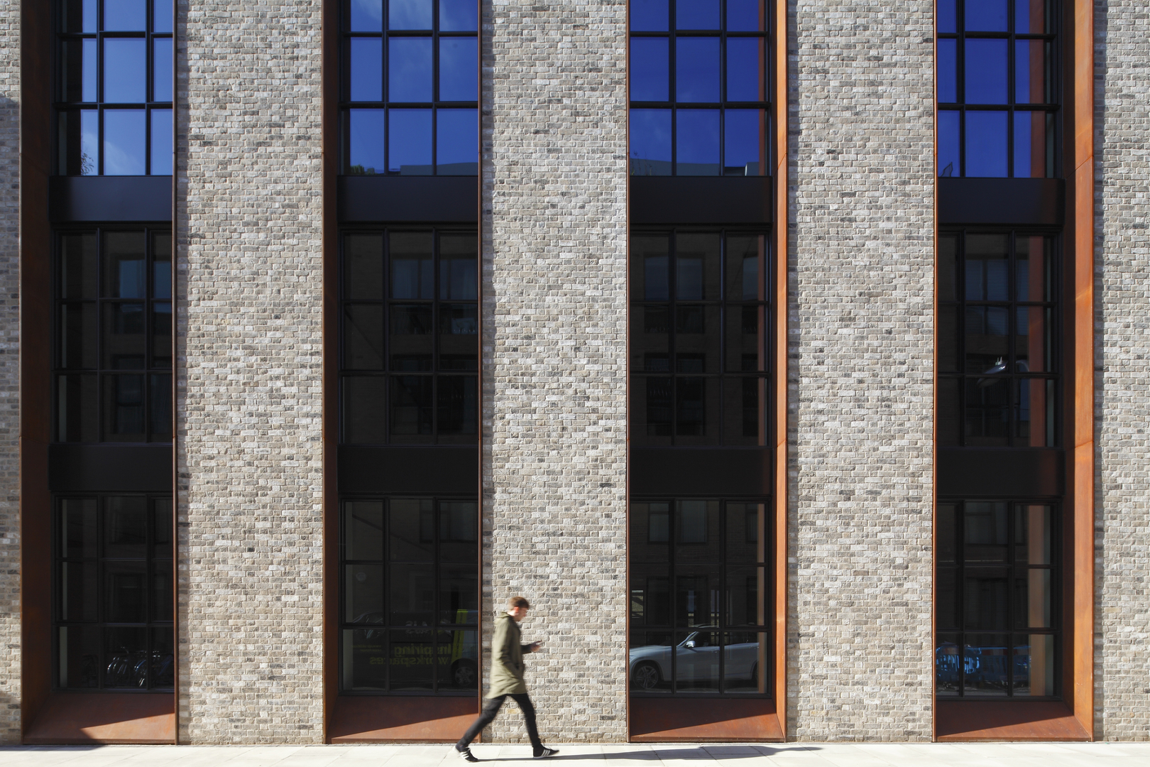 伦敦创意新地标——"The Frames"办公大楼-11