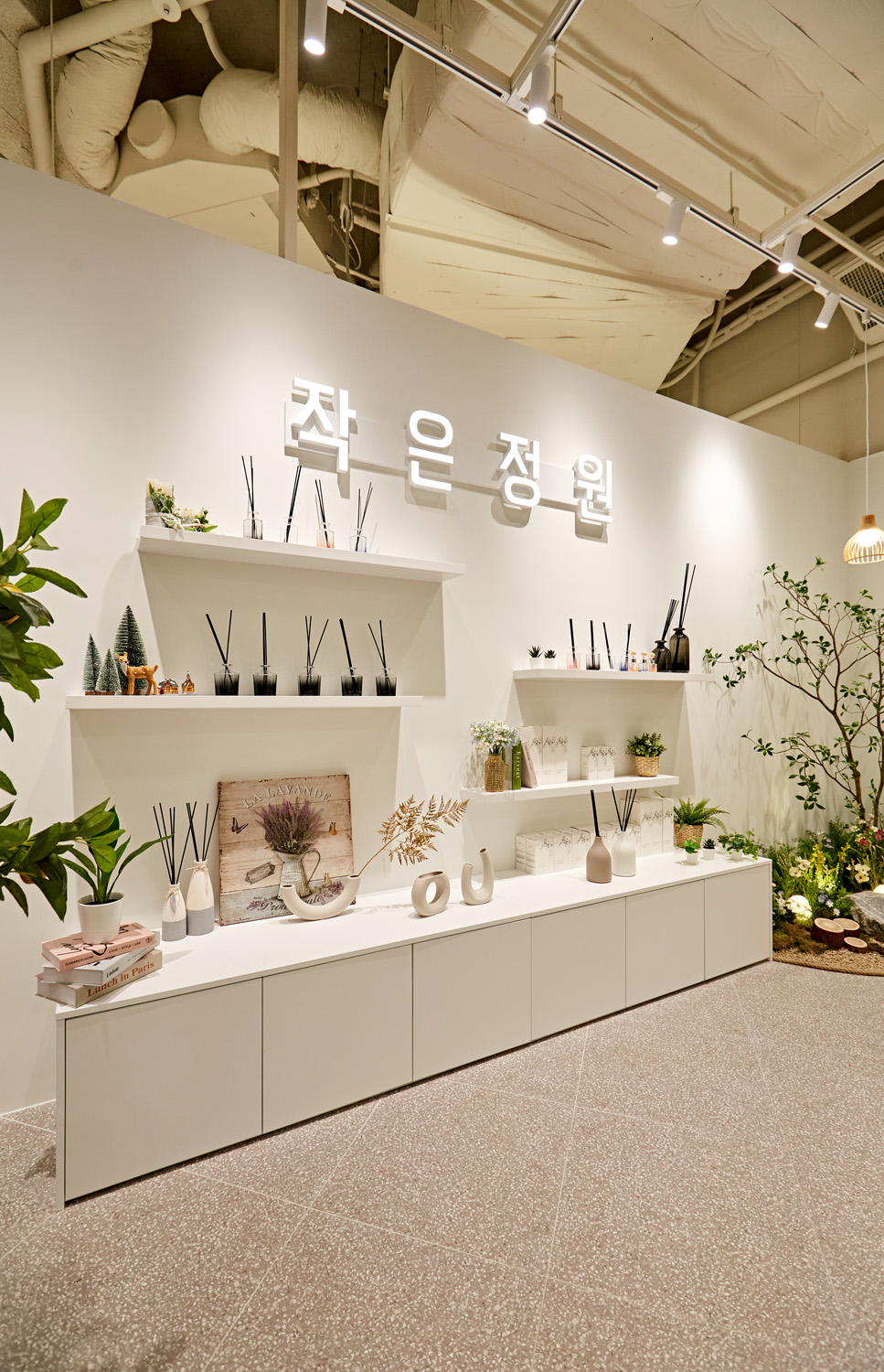 白色花园 | 10 平米小阳台的极简设计魅力-13