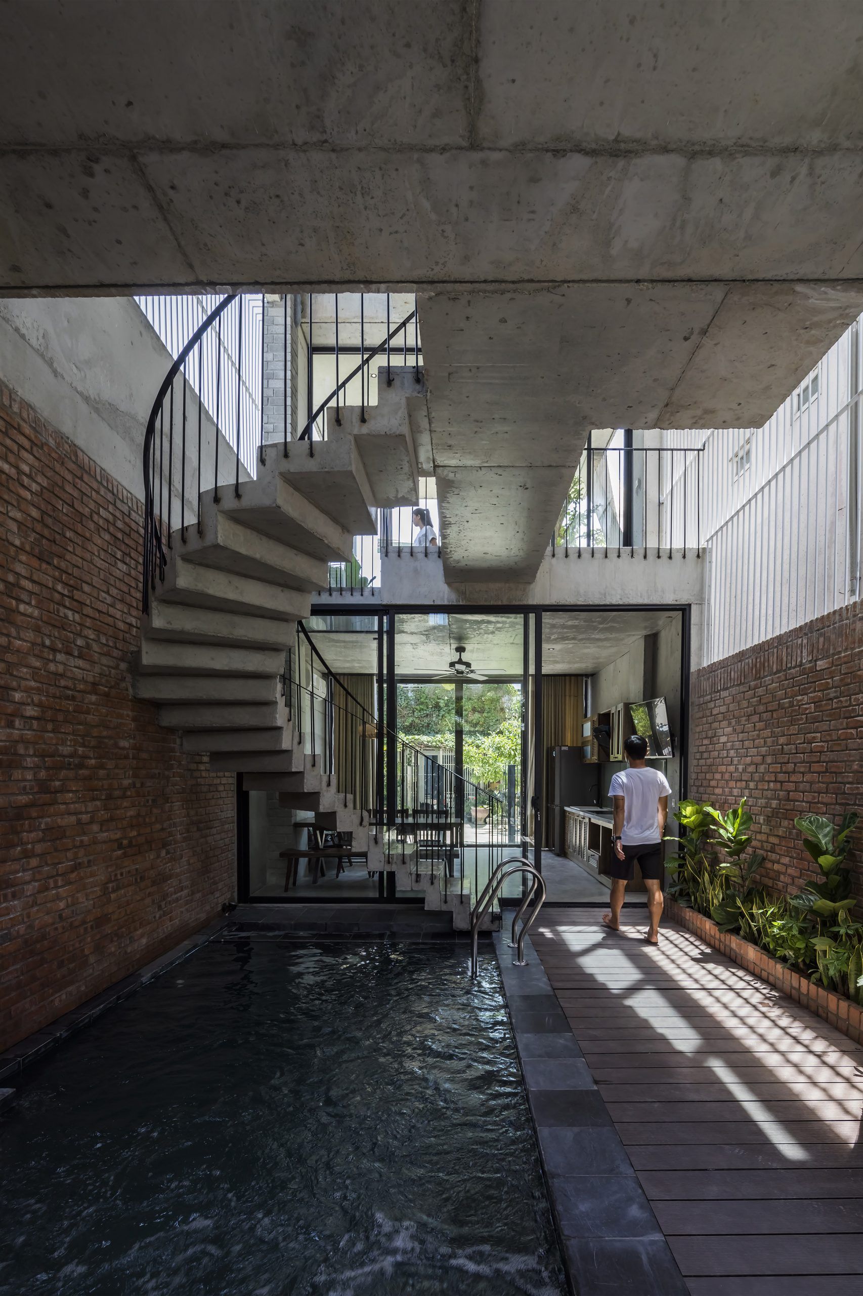 越南海滨四层混凝土住宅-6