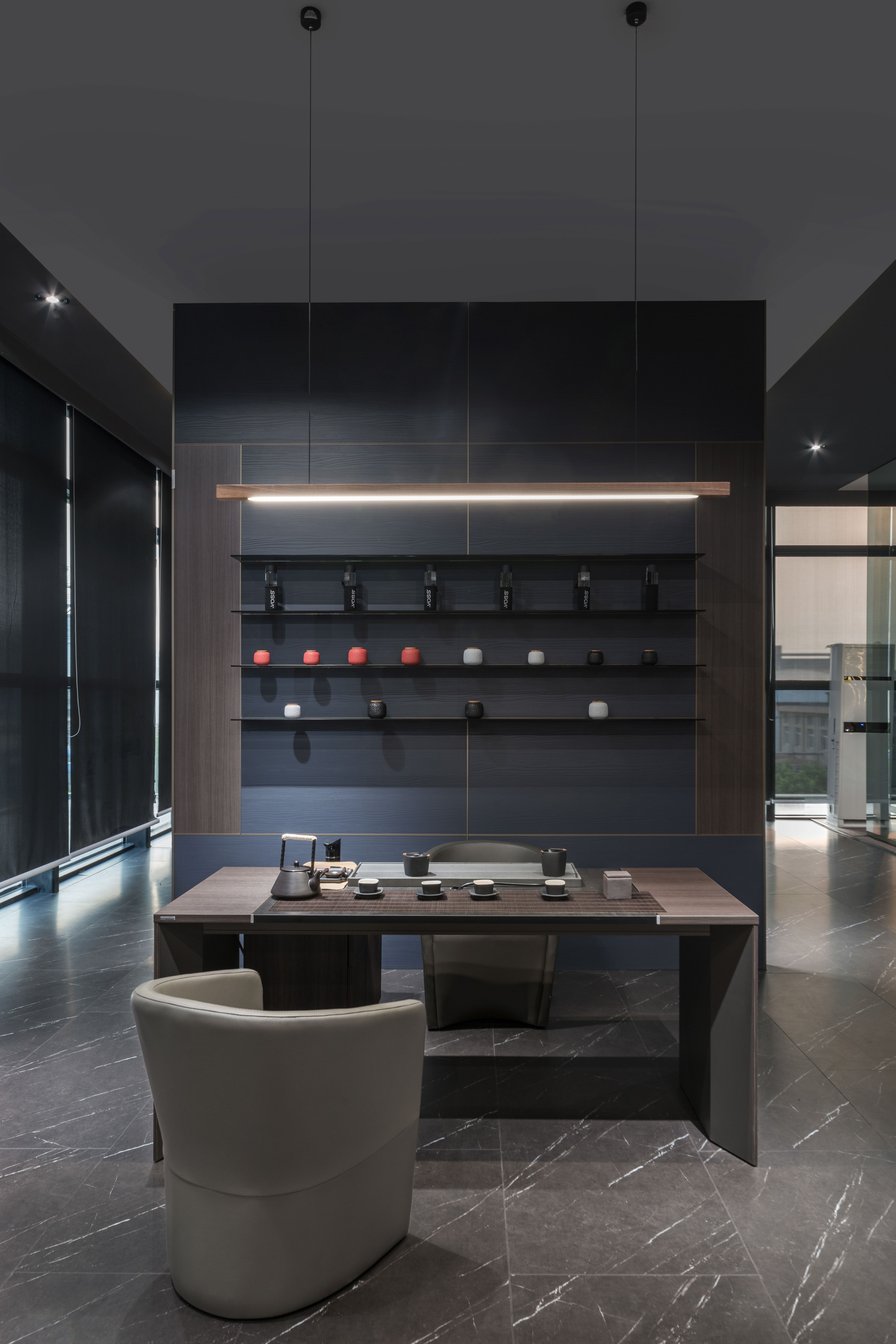 黑色厂房里的红盒子·科尔卡诺杭州办公展厅丨中国杭州丨因未设计-12