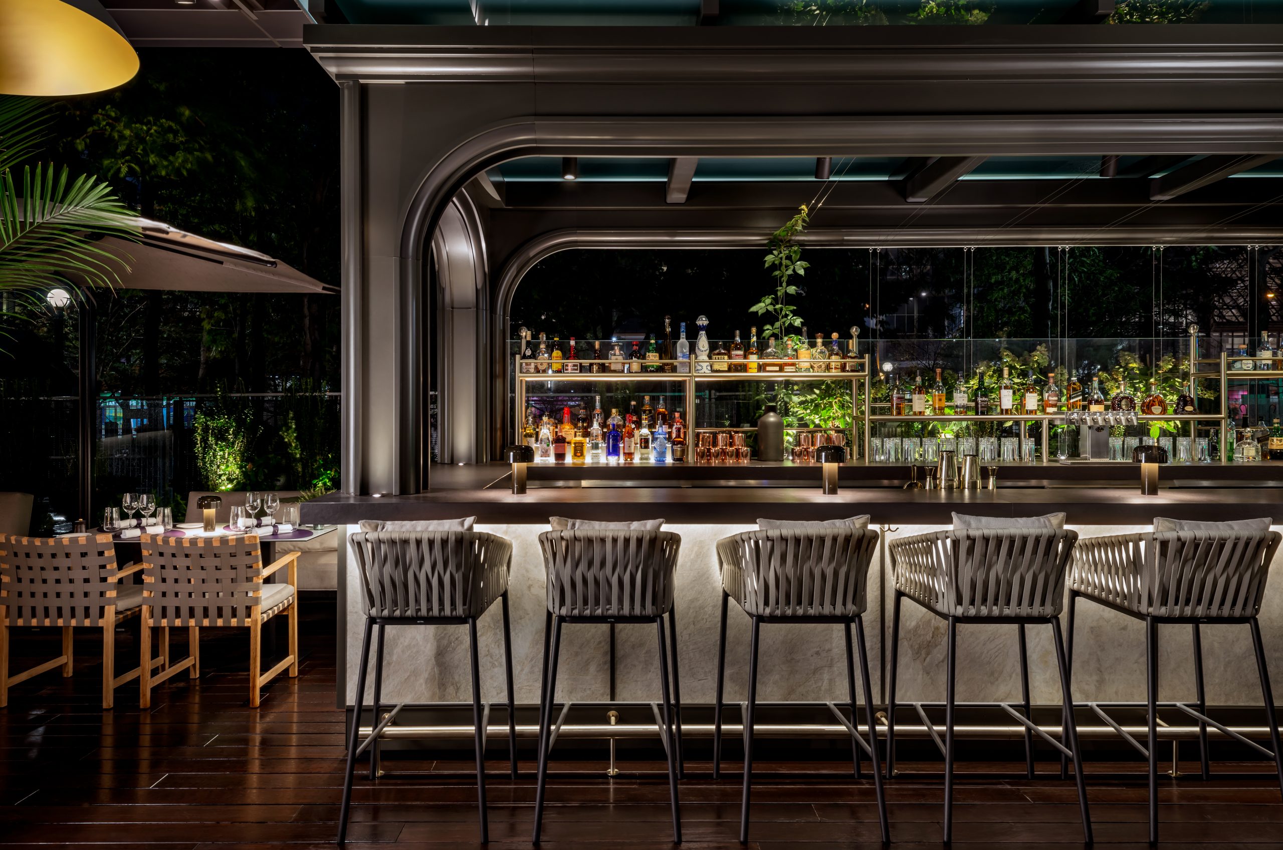 Epoch Bar & Kitchen Terrace at The Ritz-Carlton Toronto -8