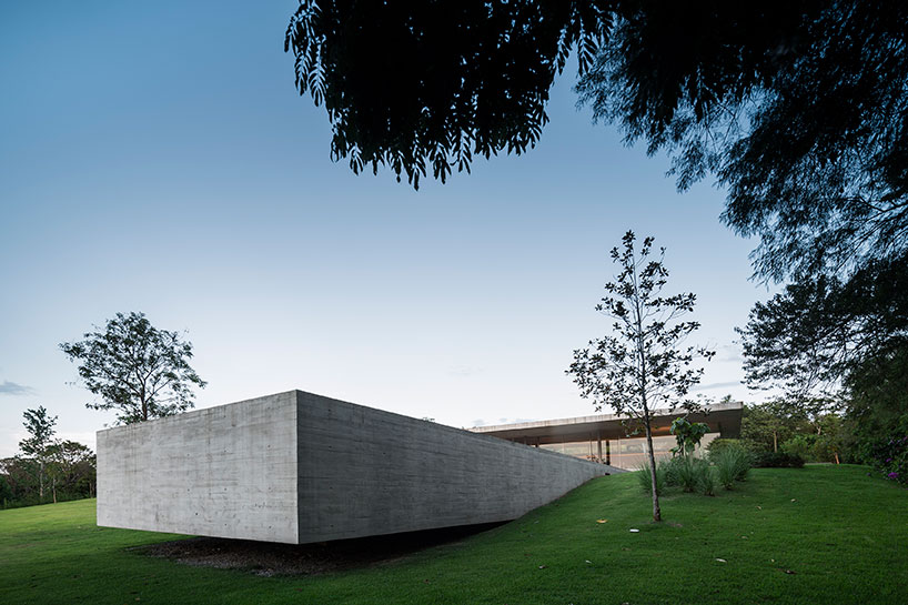 巴西 MK27 工作室打造独特曲线住宅 | Redux House-13