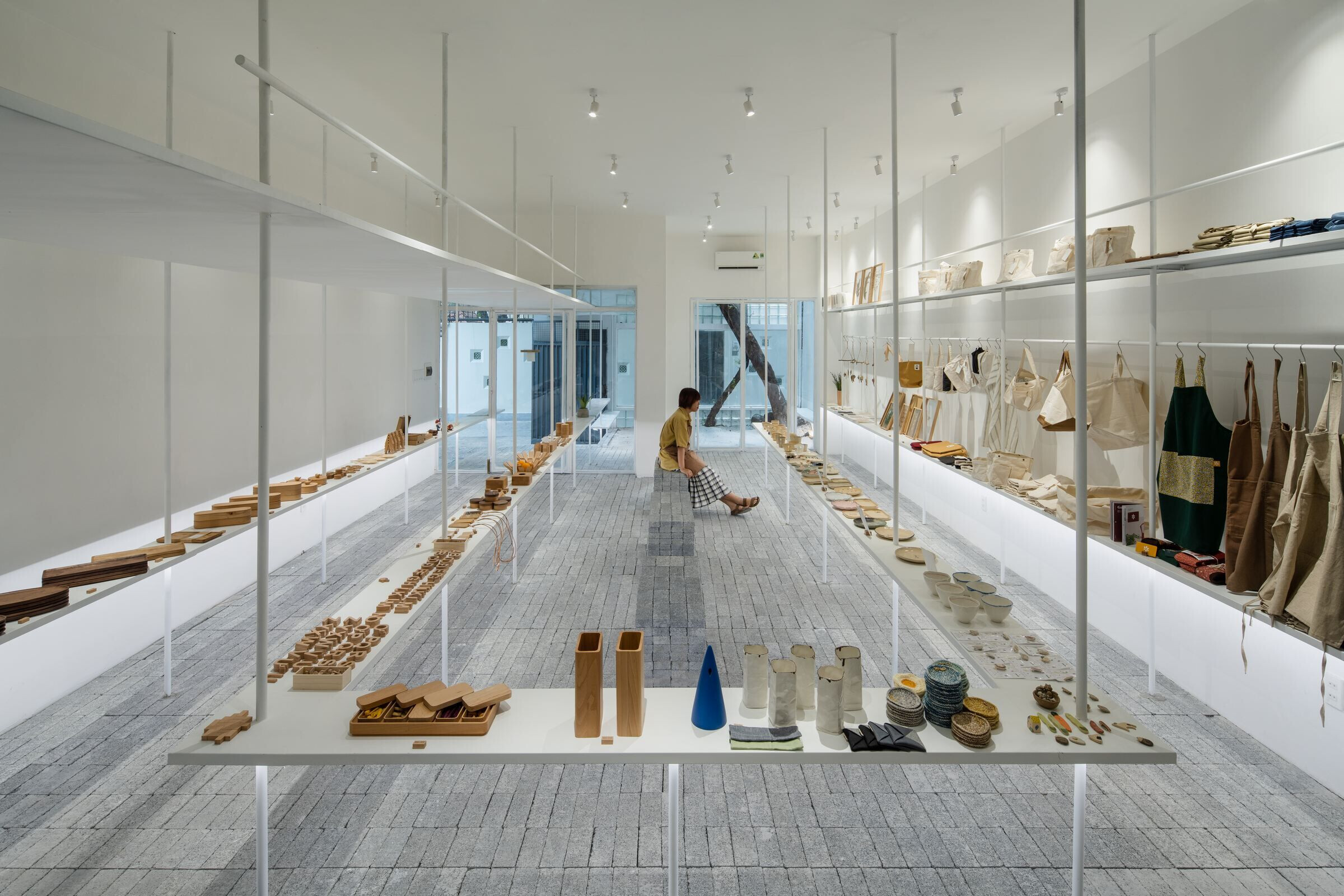 越南陶器店创意展示空间丨越南胡志明市丨Sawadeesign Studio-17