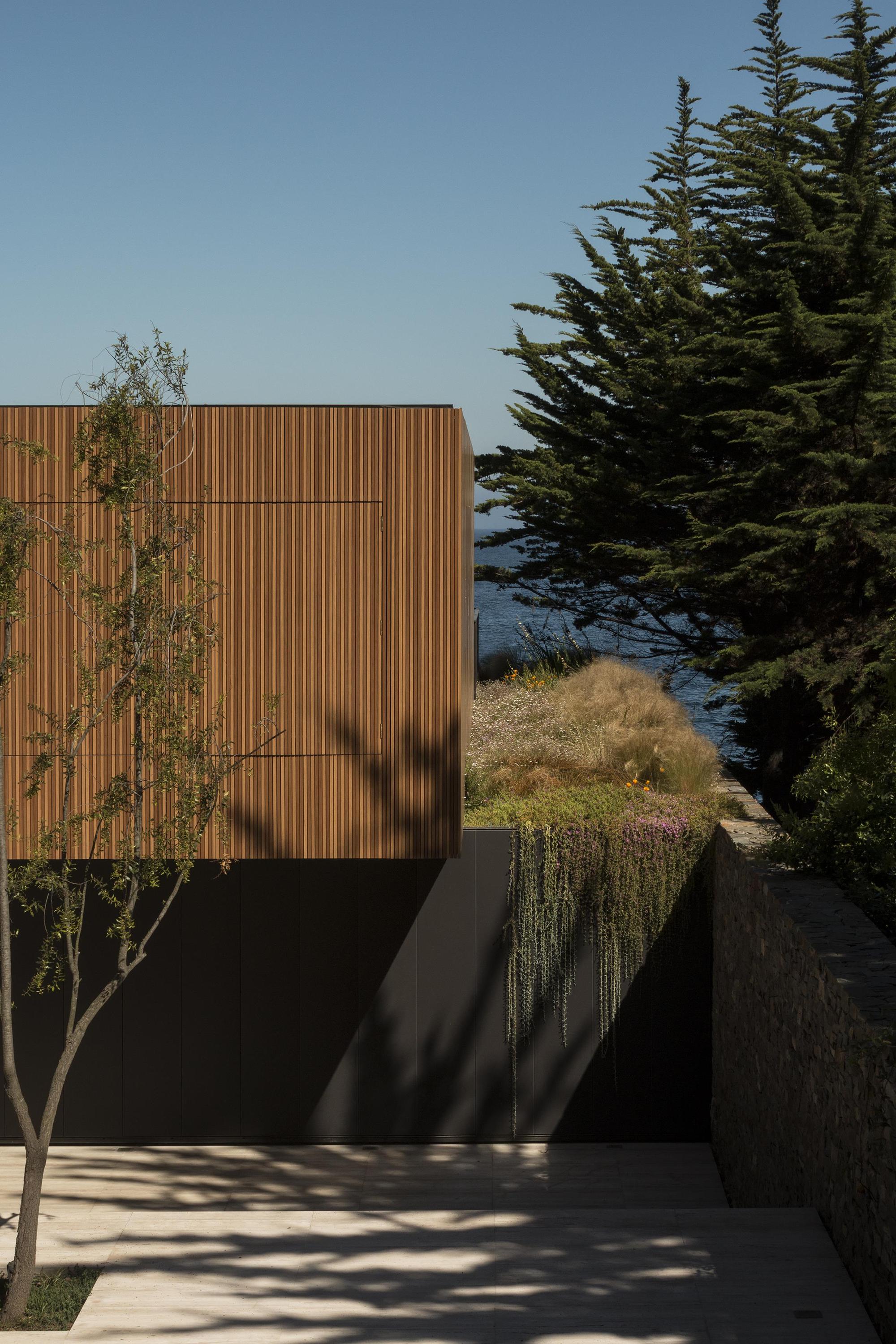 智利罗卡斯别墅 | 石头盒子中的宁静海景-19