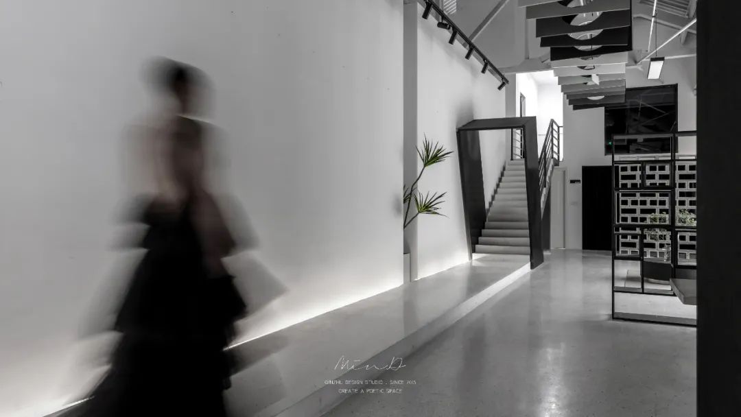 淮安“VISION YAN”摄影空间 | 黑白极简与绿植活力的完美结合-53