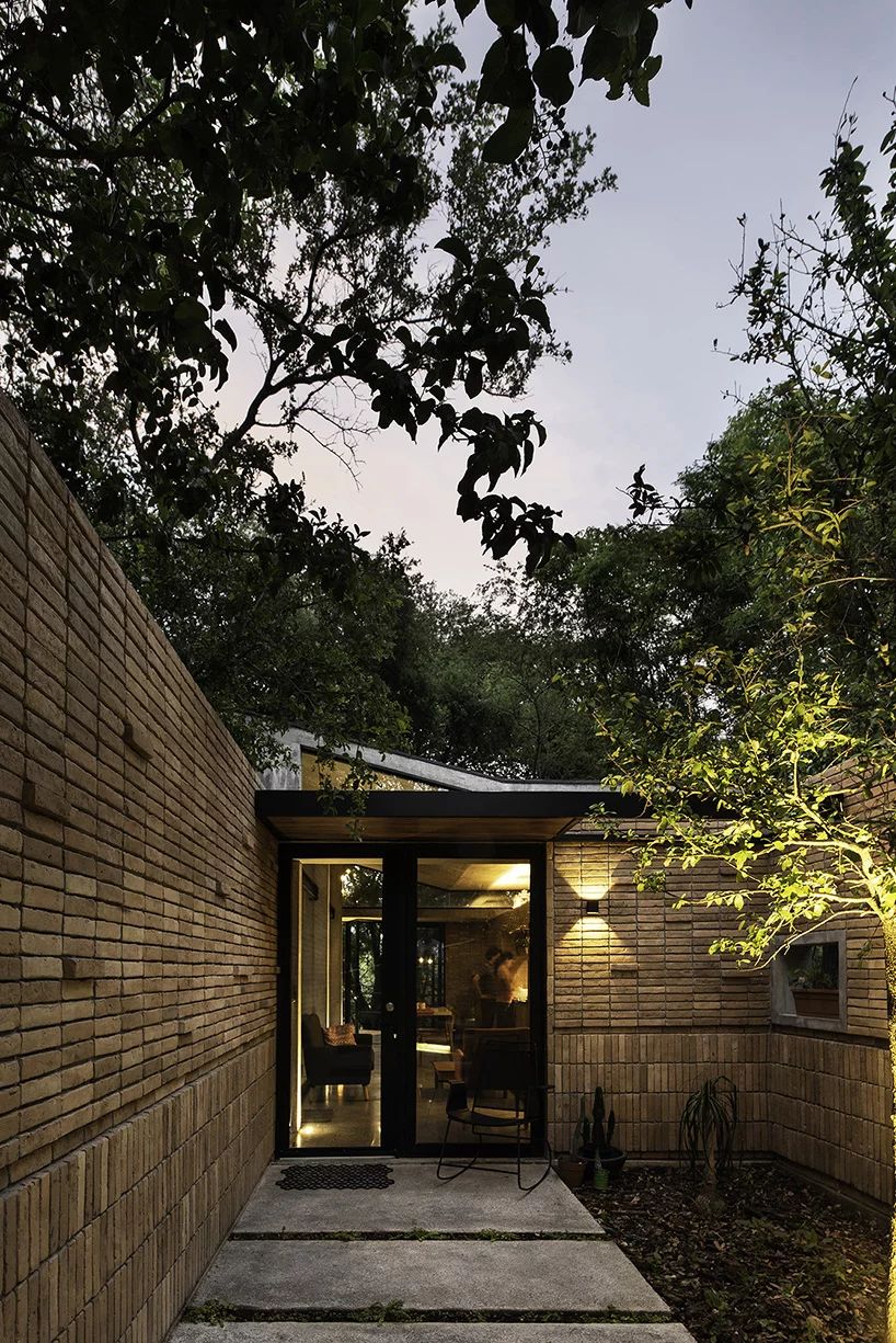 墨西哥森林的红砖屋住宅-16