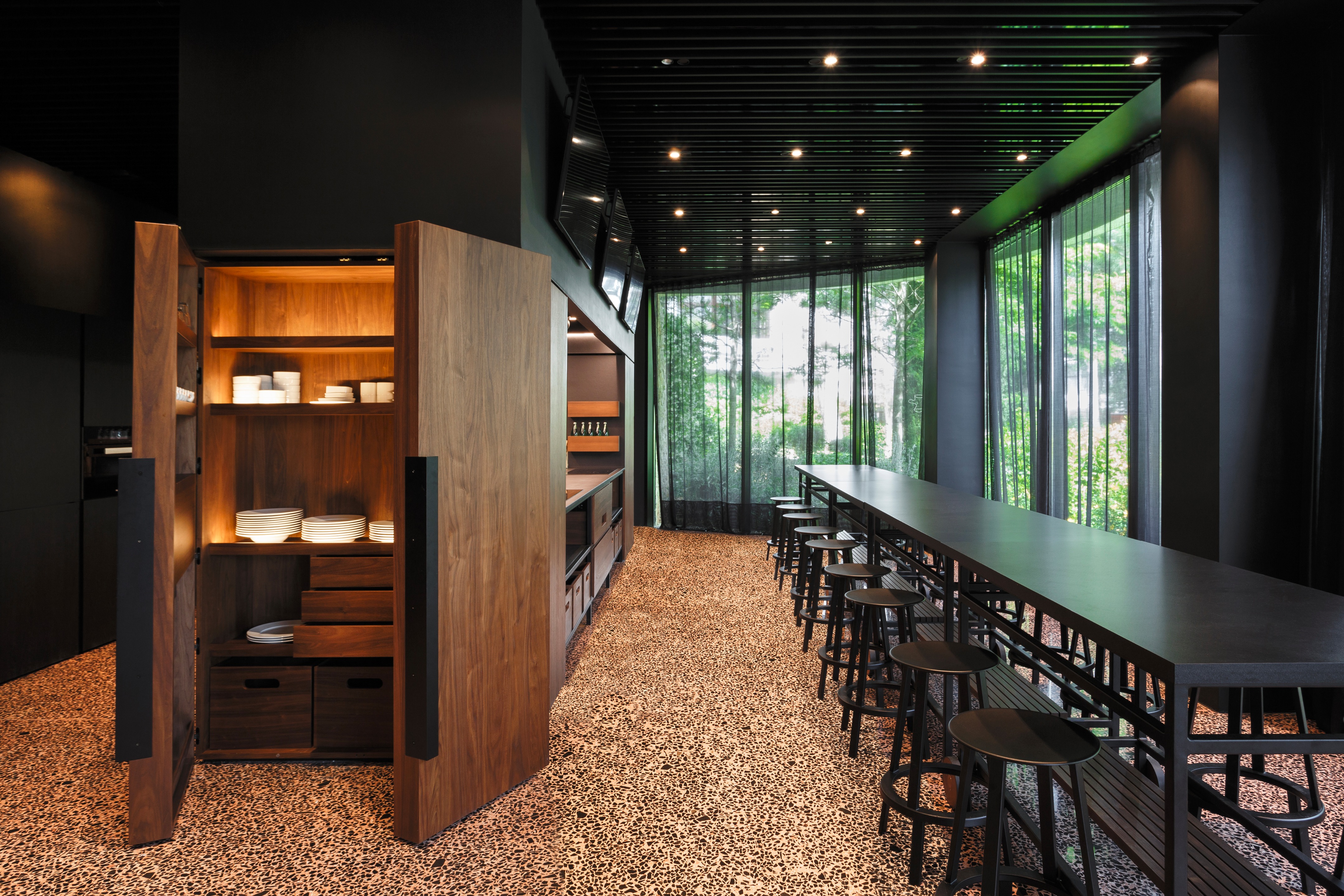 RevoLution Signature Restaurant 旋转厨房设计-31