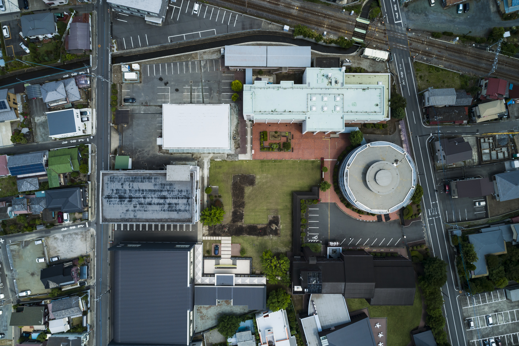 Niijima Gakuen Junior College Hall & Chapel / Tezuka Architects-40