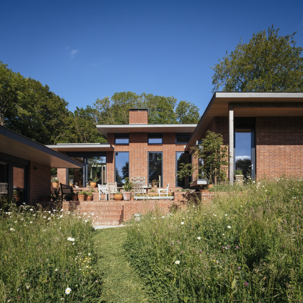 融入自然的英国生态小屋-17