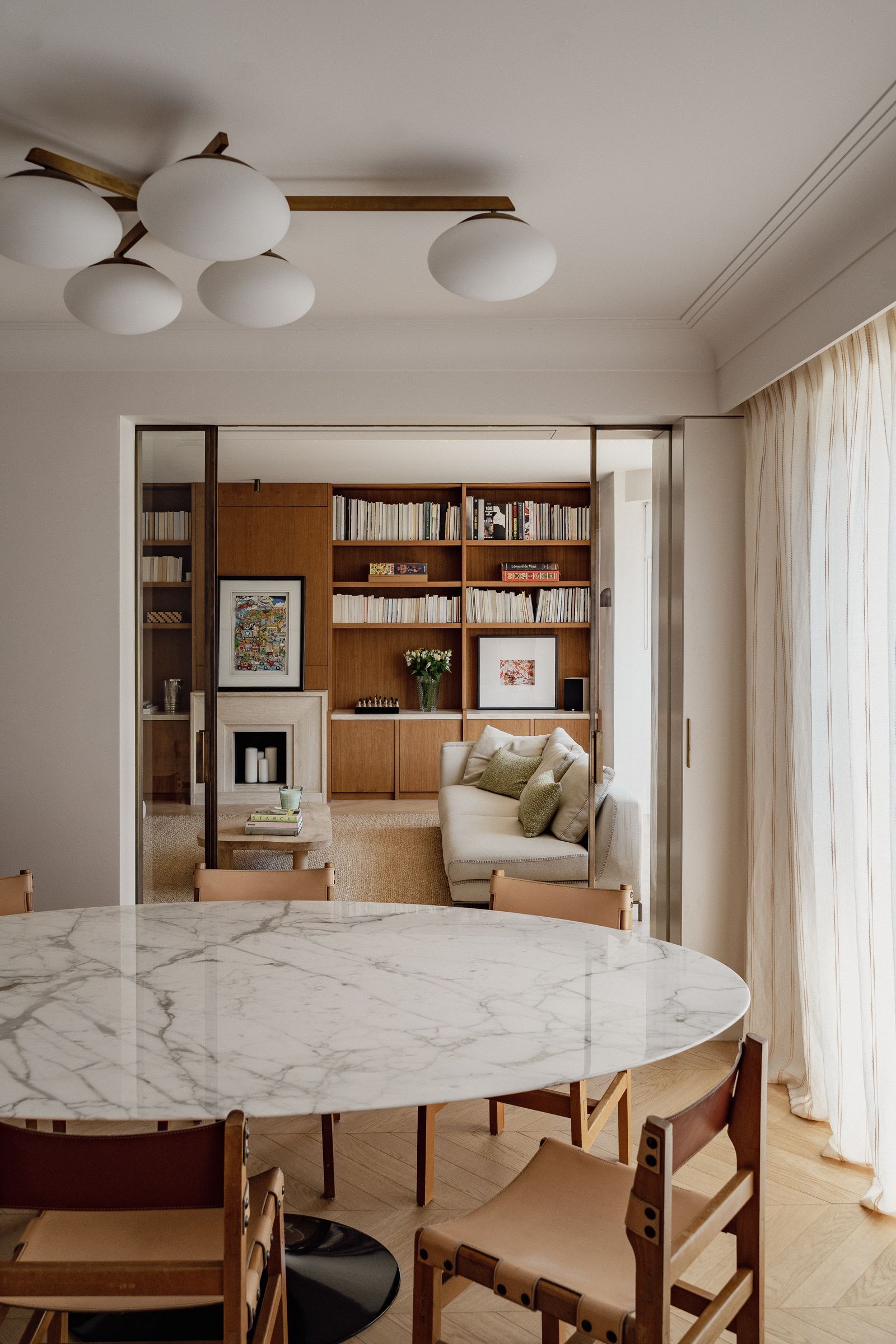 Pariser Chic:带埃菲尔铁塔景观的家庭公寓丨法国巴黎丨Lauranne Elise Schmitt,Alicia Luxem-32