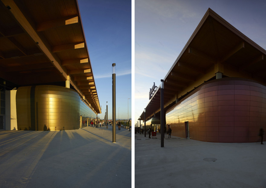 彩色金属片包裹的购物中心-9