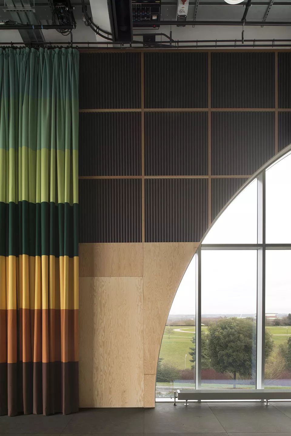 英国 MK 画廊新馆 | 不锈钢表皮与圆形大窗的融合-32