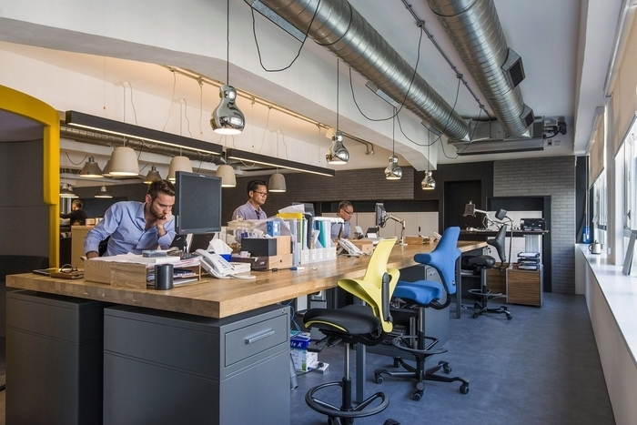 香港JEB国际公司工业风格办公室设计-3