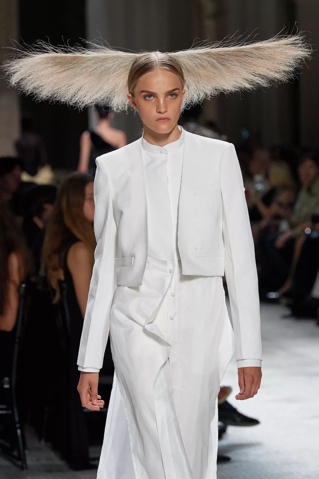 激进贵族的硬核高订 | Givenchy 2019 秋冬高级定制系列-63