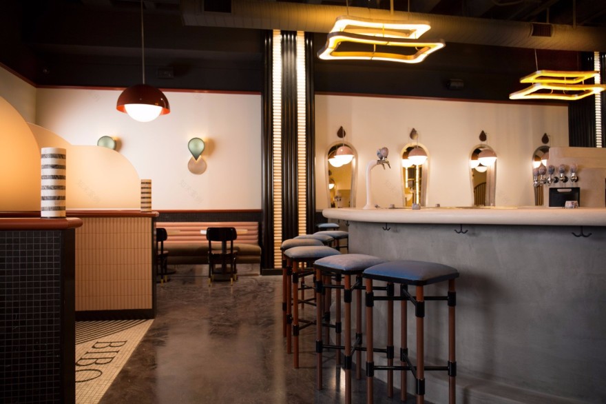 鸡尾酒吧 | 后现代风咖啡吧与维也纳地下酒吧的结合-2