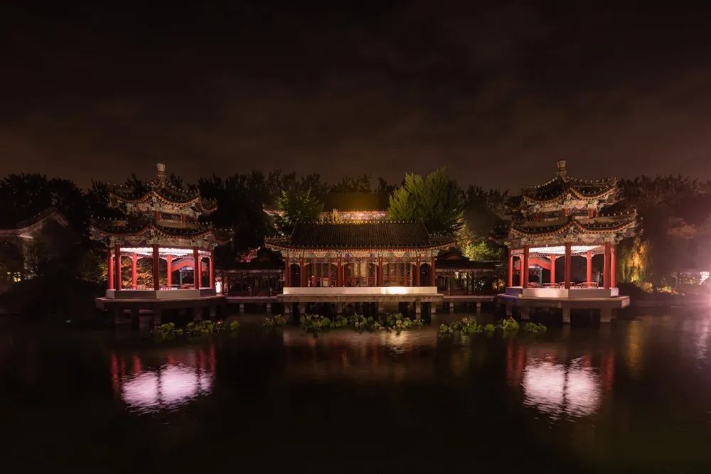 PRADA 北京时装秀空间设计丨中国北京丨AMO-10