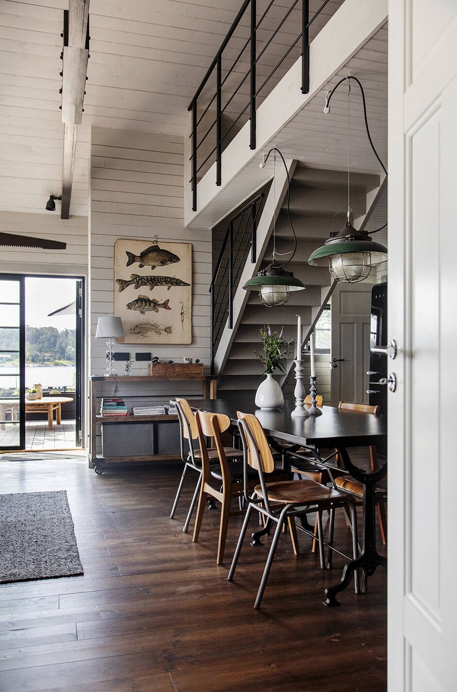 瑞典海岸小岛的工业风红色美墅-16