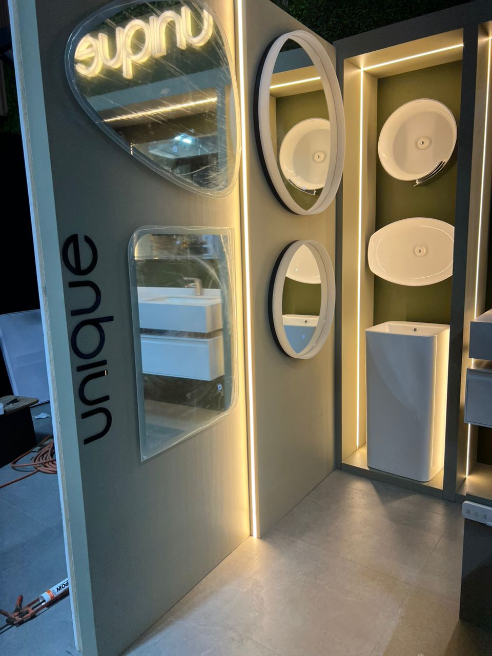 Diseño y fabricación de exhibición de productos UNIQUE-7