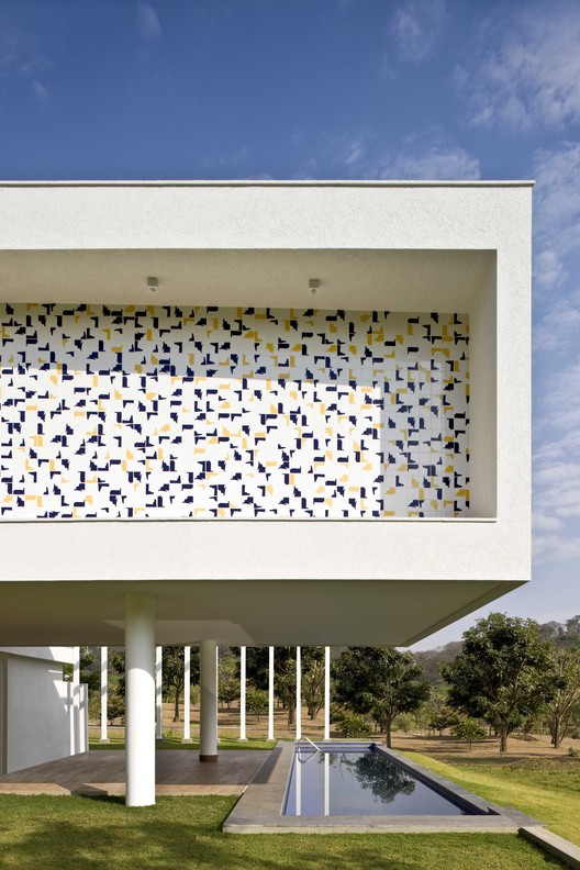 巴西山谷中的创意牛房(Casa do Boi)-29
