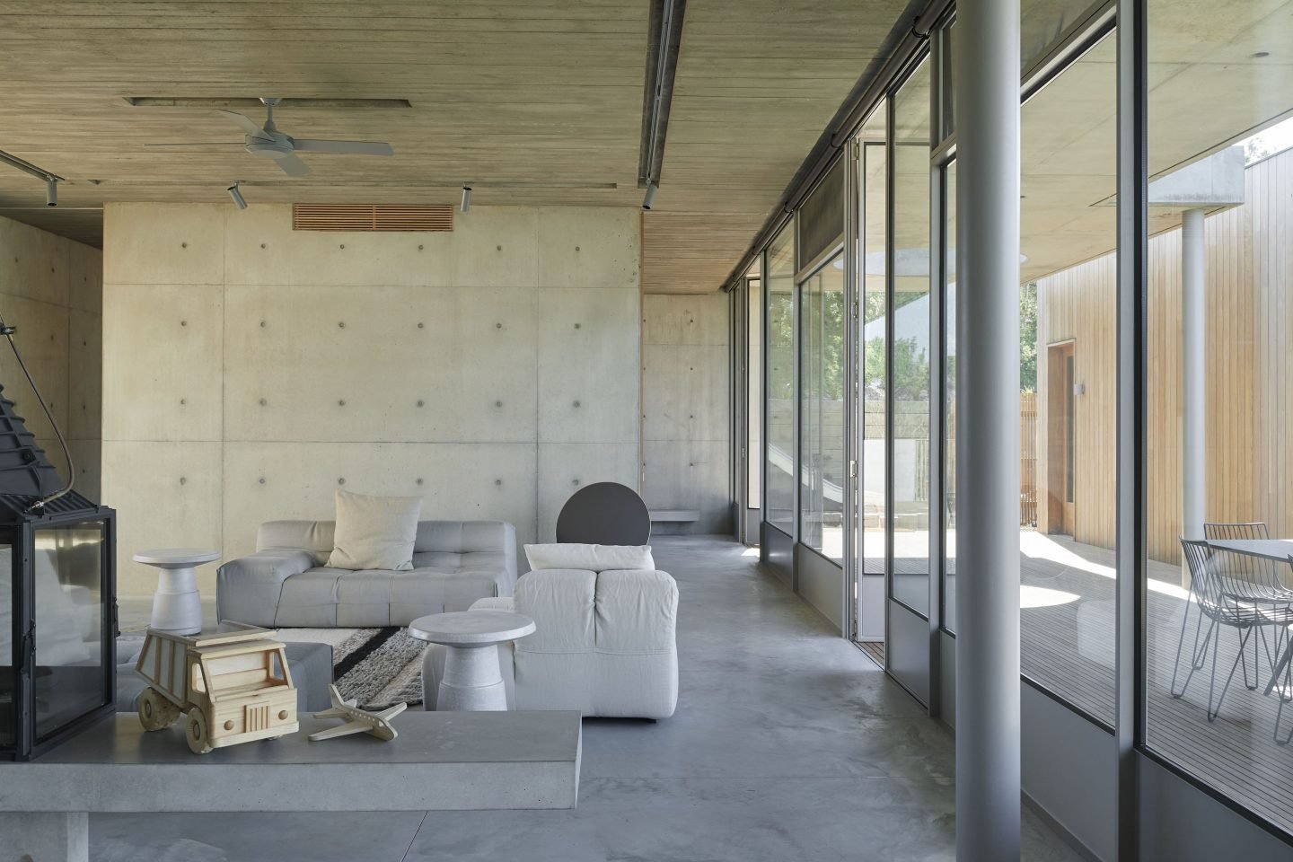 Contrasts And Duality Of Materiality Inform The Design Of House At Prickly Rocks - IGNANT-12