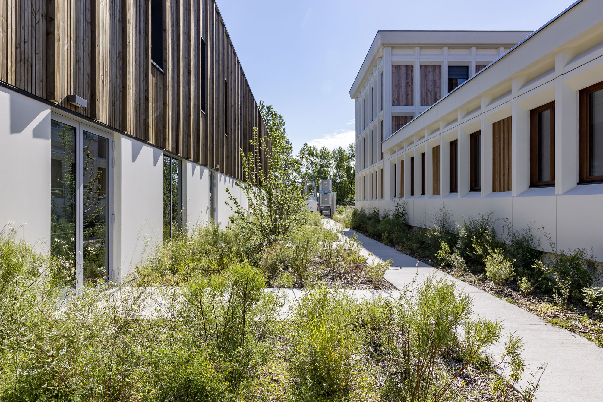 Training center, residence and workshops for apprentices | Atelier Téqui Architectes-57