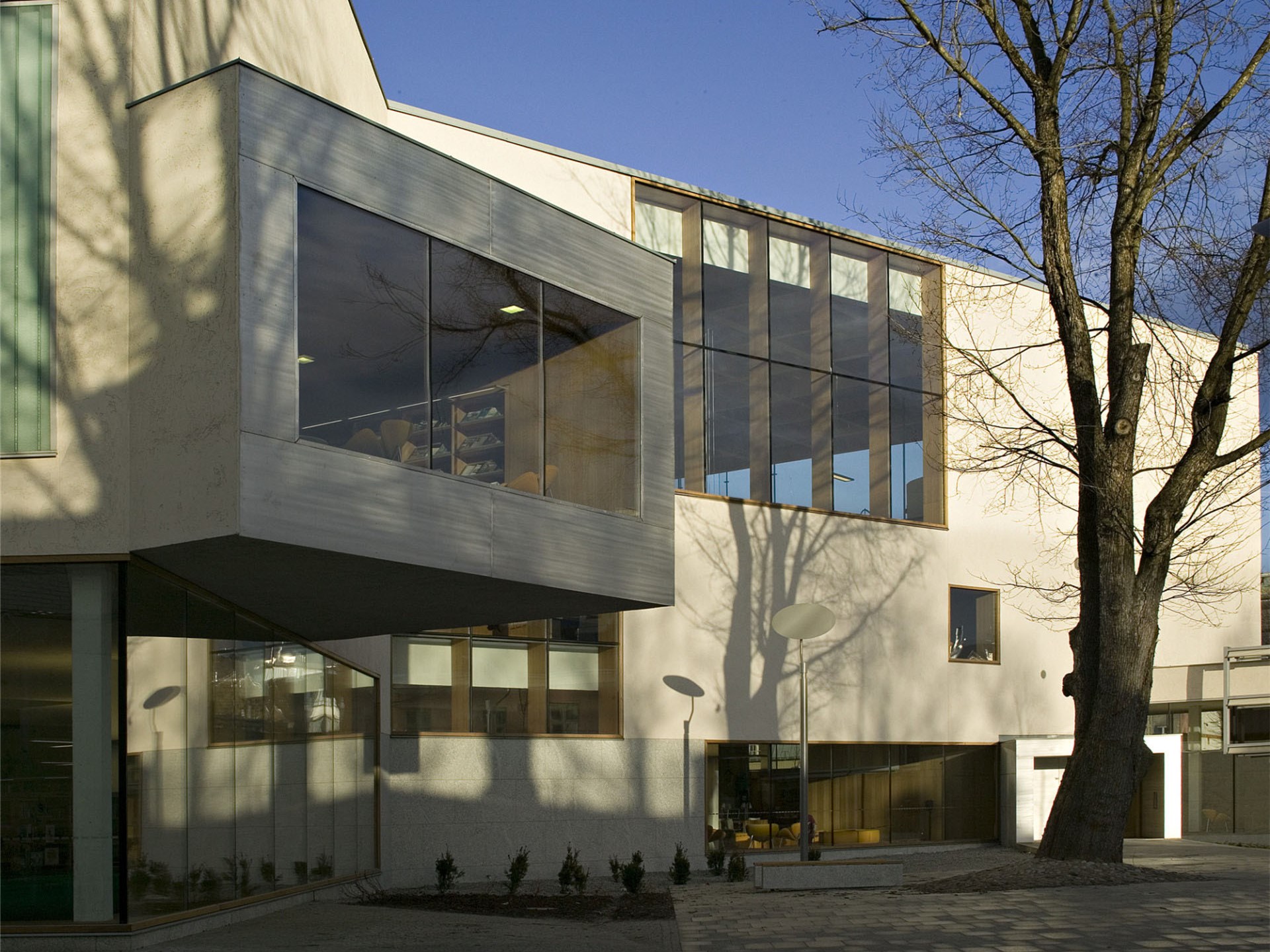 芬兰图尔库市图书馆-0