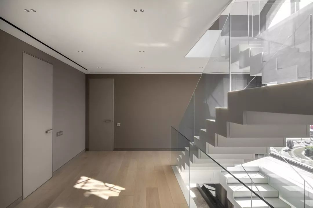 MONO architects 打造顶层公寓,诠释自由空间与光线之美-55