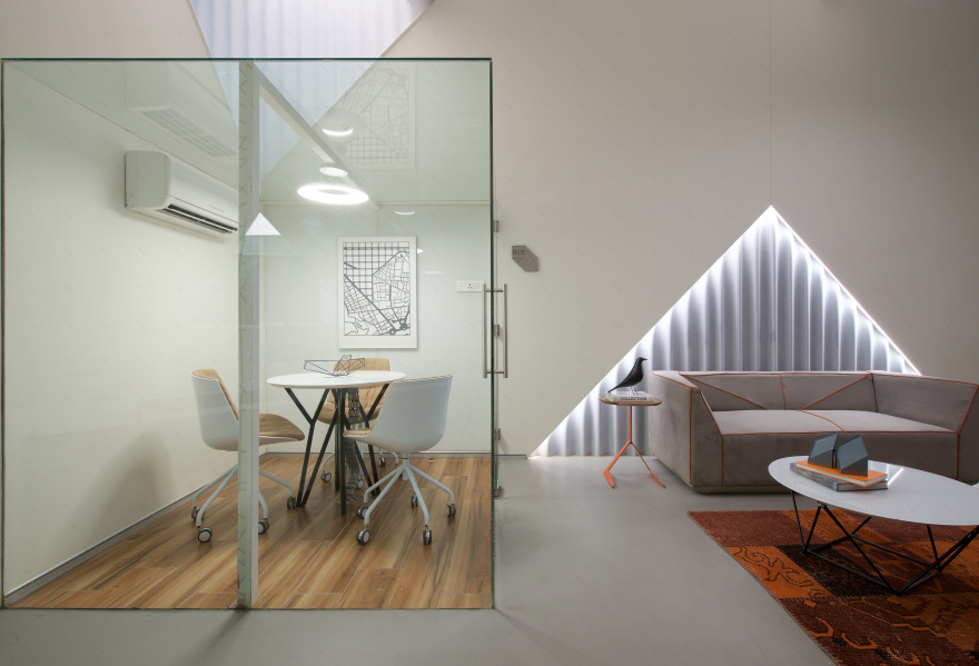 独特“盒子中的盒子”设计——Tetracube Office-9