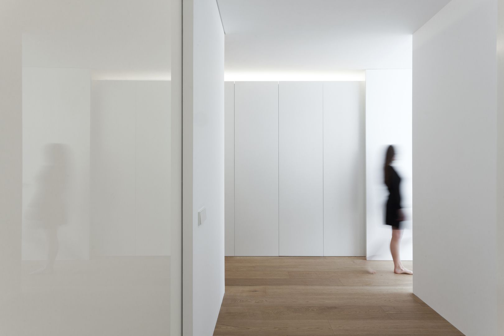 白漆润色，空间焕新——瓦伦西亚公寓设计-12